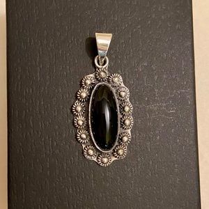 ✨Vintage Sterling Silver Onyx Pendant